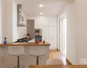 Kühlschrank, Mikrowelle, Ofen, Geschirrspüler