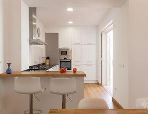 Kühlschrank, Mikrowelle, Ofen, Geschirrspüler