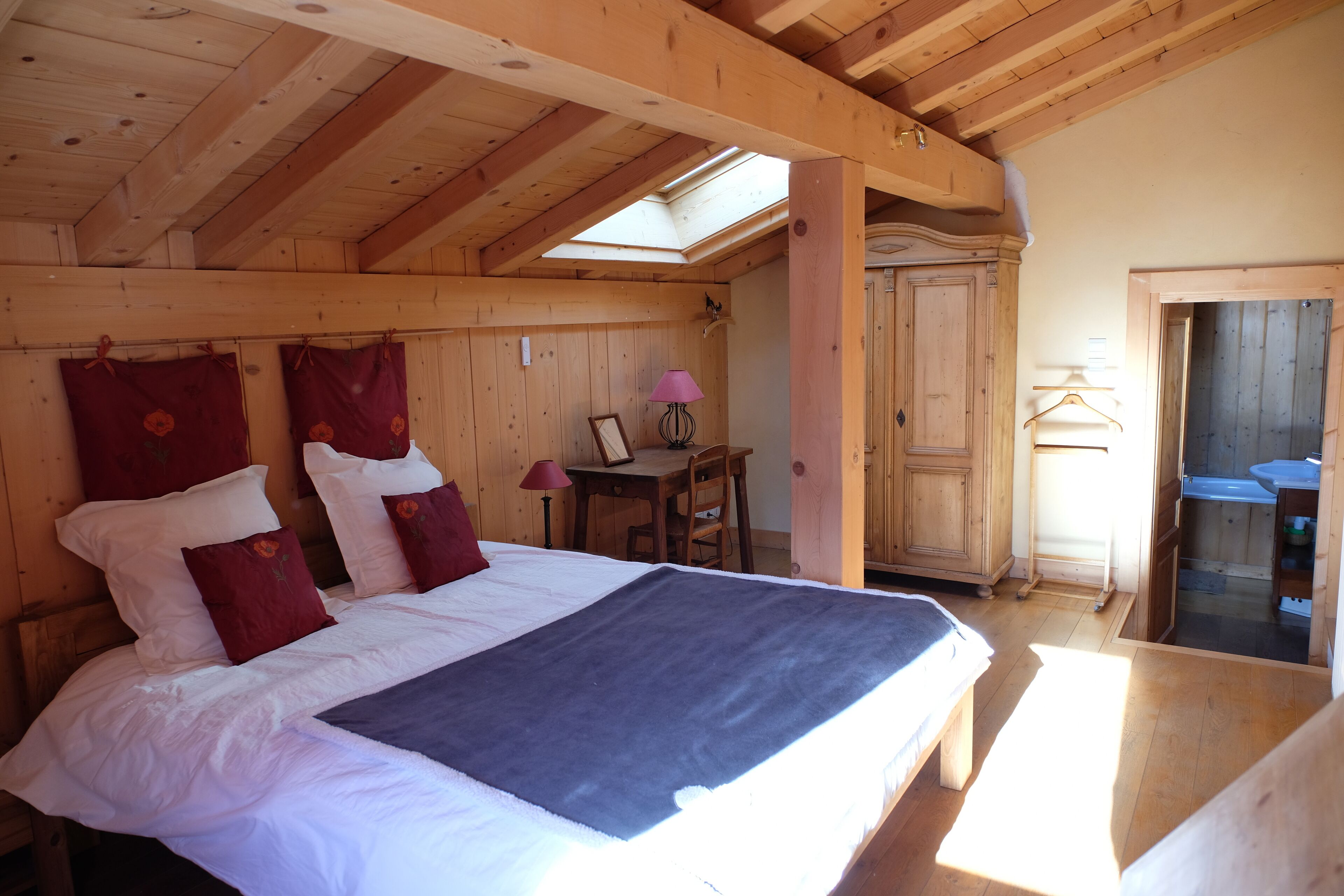 4 chambres, fer et planche à repasser, lit parapluie, Wi-Fi gratuit