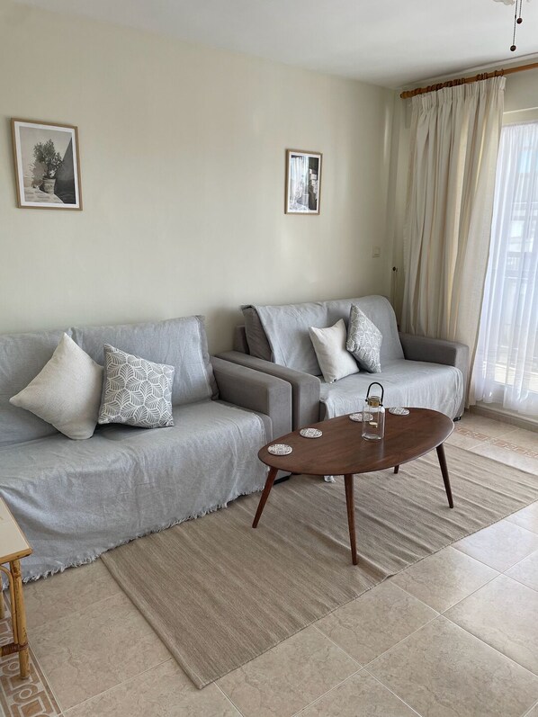 تلفزيون ذكي، مشغل دي في دي، كُتُب، مكتبة موسيقى