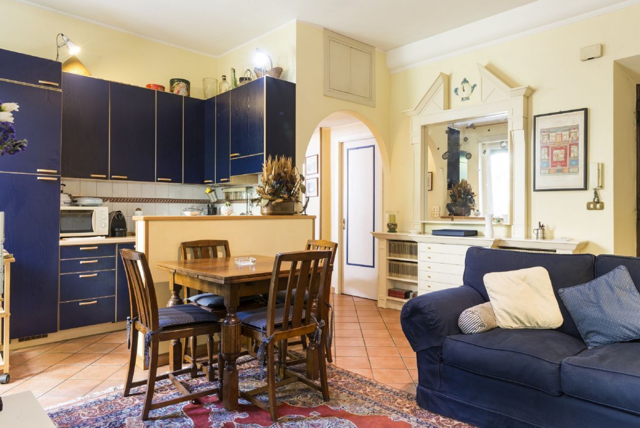 A compact living space with a kitchen, dining area, and a sofa.
