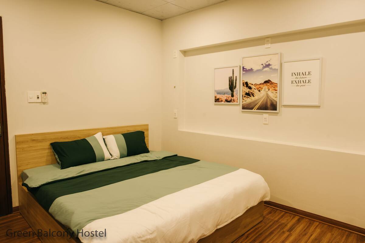 Cactus Room | Desk, laptop workspace, free WiFi