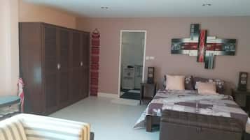 1 bedroom, in-room safe, free WiFi, bed sheets