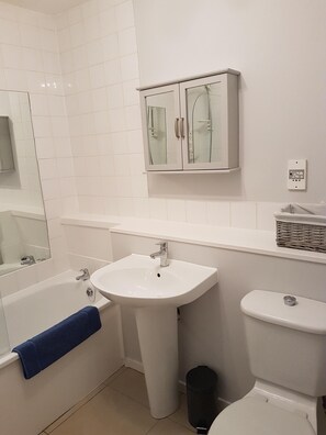 Bathroom - Spacious Modern Stockbridge/New Town Apartment (Edinburgh)