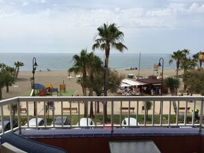 Property grounds - Beach Front La Cala de Mijas with stunning views of the med newly refurbished  (Mijas)