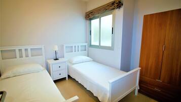 2 slaapkamers, een strijkplank/strijkijzer, wifi, beddengoed