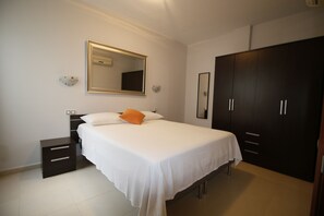 2 dormitorios, tabla de planchar con plancha, wifi y ropa de cama