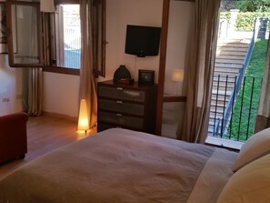 2 slaapkamers, een strijkplank/strijkijzer, beddengoed