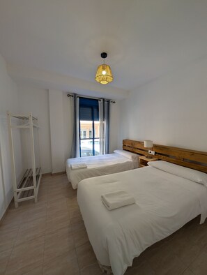 2 slaapkamers, een strijkplank/strijkijzer, gratis wifi, beddengoed