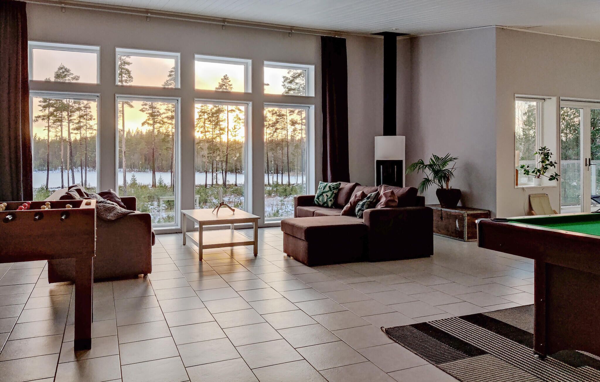 TV, fireplace, DVD player