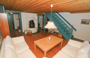 Fireplace - 2 bedroom gorgeous home in Mullsjö (Mullsjö)