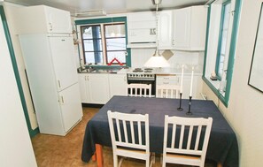 Refrigerador, parrilla de estufa y cafetera y tetera 