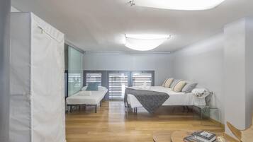 3 bedrooms, in-room safe, iron/ironing board, travel crib