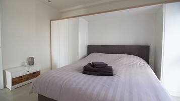 3 slaapkamers, een strijkplank/strijkijzer, wifi, beddengoed