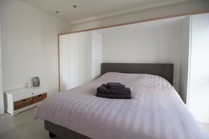 3 chambres, fer et planche à repasser, Wi-Fi, draps fournis