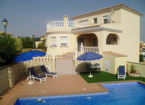 Spacious 3 bedroom modern  family friendly villa+pool.