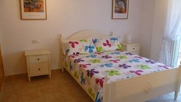 3 dormitorios, cuna de viaje, wifi gratis y ropa de cama