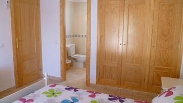 3 dormitoris, un bressol de viatge, wifi gratuïta i roba de llit