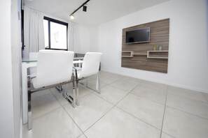 Apartemen, Beberapa Tempat Tidur, Bebas Asap Rokok | Area keluarga | Televisi LED 32-inci dengan saluran TV kabel dan TV