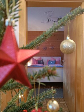 3 bedrooms, travel crib, free WiFi, bed sheets