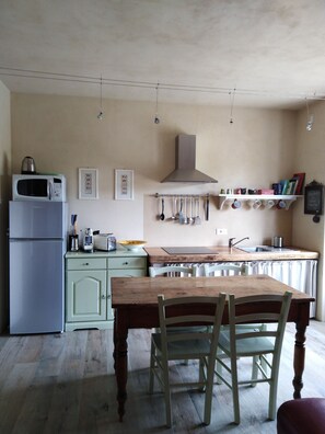 Fridge, microwave, stovetop, coffee/tea maker