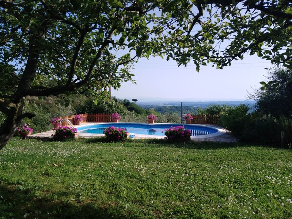 Pool - A corner of paradise with breathtaking views of the hills! (Parlascio)