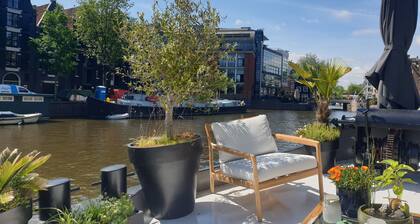 Luxury houseboat in Amsterdam Center!