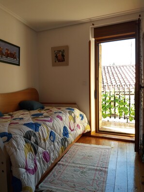 3 bedrooms, iron/ironing board, travel crib, free WiFi - THE HOUSE OF WHEELS (Pujayo)