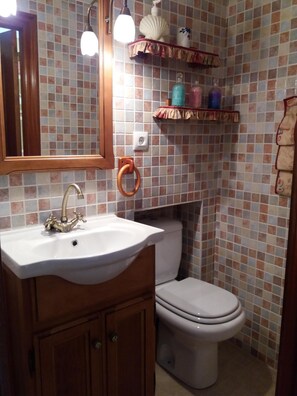 Hair dryer, towels