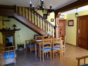 Dining - THE HOUSE OF WHEELS (Pujayo)