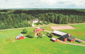 Exterior - Cozy home in Vänersborg with WiFi (Vänersborg)
