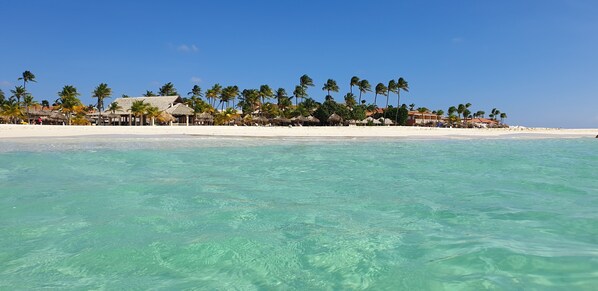 Beach nearby, sun loungers, beach towels