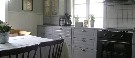 Réfrigérateur, four, plaque de cuisson, cafetiÚre/bouilloire