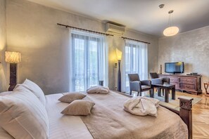 5 bedrooms, iron/ironing board, free WiFi, bed sheets