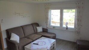 Smart TV, DVD player, books, stereo - New vacation home with indoor pool in the beautiful Thuringian Forest on the Rennsteig (Trusetal)