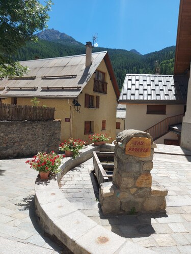 Family Village House 100 m from the slopes in Serre-Chevalier.