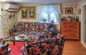 TV, fireplace, DVD player, stereo