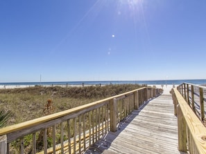Accommodatie ligt op het strand, ligstoelen