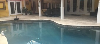 Paradise in a country setting. 2 BDRM 1100 SQ FT apartment. 1 King ,1 Queen