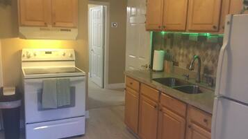 雪櫃、微波爐、焗爐、爐具