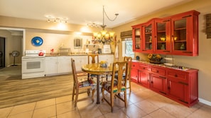 Fridge, microwave, oven, stovetop - "CASITA NARANJA" GUEST HOUSE NESTLED IN LUSH DESERT OF NE TUCSON FOOTHILLS (Tucson)