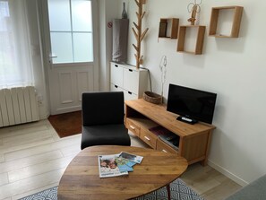 TV, DVD player - Maisonnette de Senlis rated 3*. Calm and excellent comfort (Senlis)