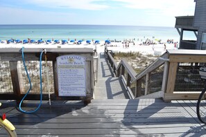 Beach nearby, sun loungers, beach towels