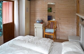 2 bedrooms, WiFi, bed sheets