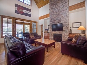 TV, stereo - 8 Bedroom Luxury Home! 2 Private Hot Tubs! (Blue River)