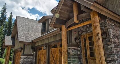 8 Bedroom Luxury Home! 2 Private Hot Tubs!