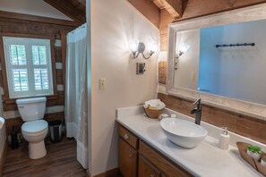 Ensemble douche/baignoire, sèche-cheveux, serviettes fournies
