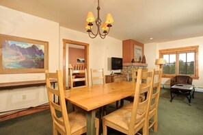 Dining - Fantastic Mountain Condo with Full Kitchen (Dillon)