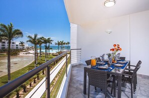 Outdoor dining - Family-friendly BEACHFRONT!!!!! Amazing pools and best beach around!  (Nuevo Vallarta)