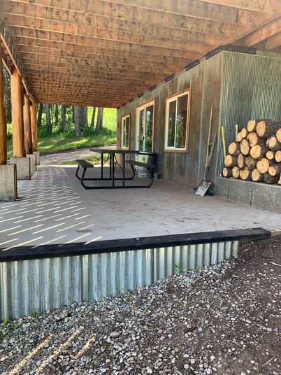 The Perfect 'Get Away' Beautifully Crafted Log Cabin On Private Reservoir